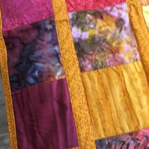 NWT Hand Crafted and Quilted Autumn Colors Runner - Picture 5 of 11
